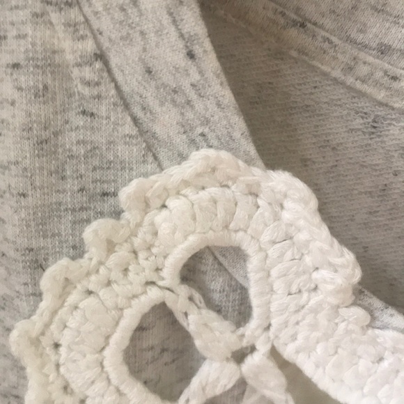 Sundance Grey with Ivory Crochet Long Sleeved Sweater size Small - Picture 8 of 11